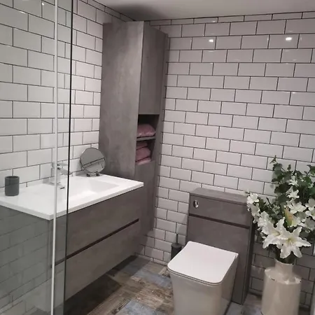 아파트 The Admirals 휫비